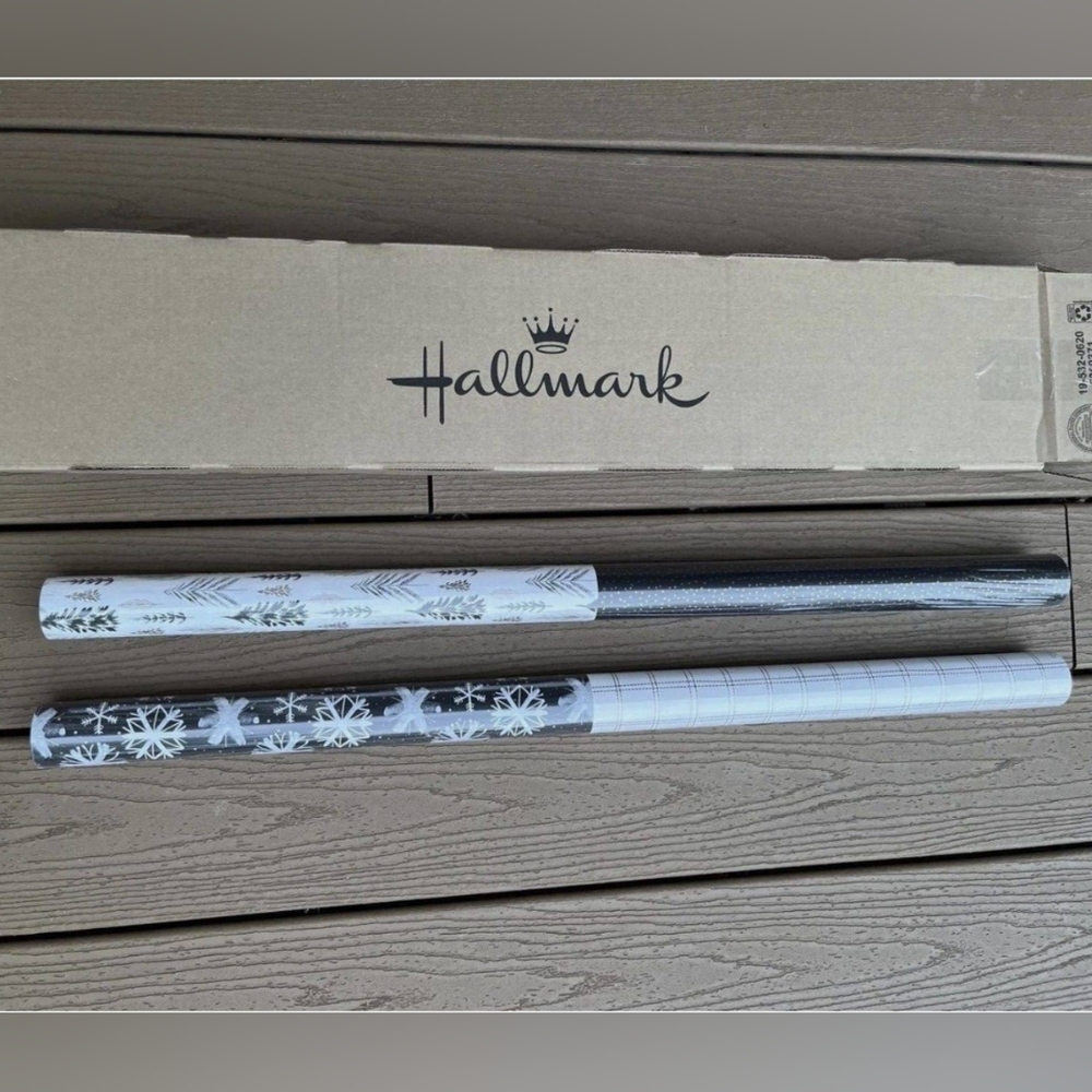 NIB - Hallmark dual design gift wrap 160 SQFT